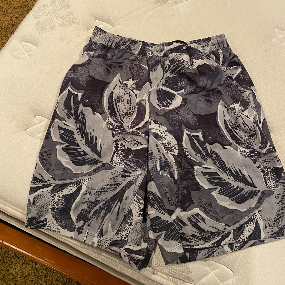 Lululemon lined pace breaker medium medium